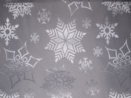 КОЛЕДНА ПОКРИВКА 150/220СМ. СРЕБЪРНО