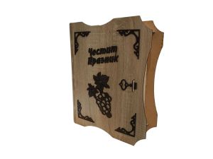 Кут. за вино голяма " Голд " с две чаши и бут. вино / Честит празник